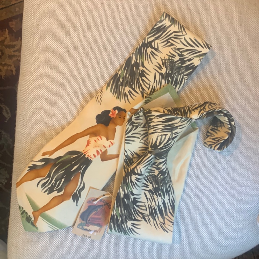 Tommy Bahama. Men’s silk necktie.